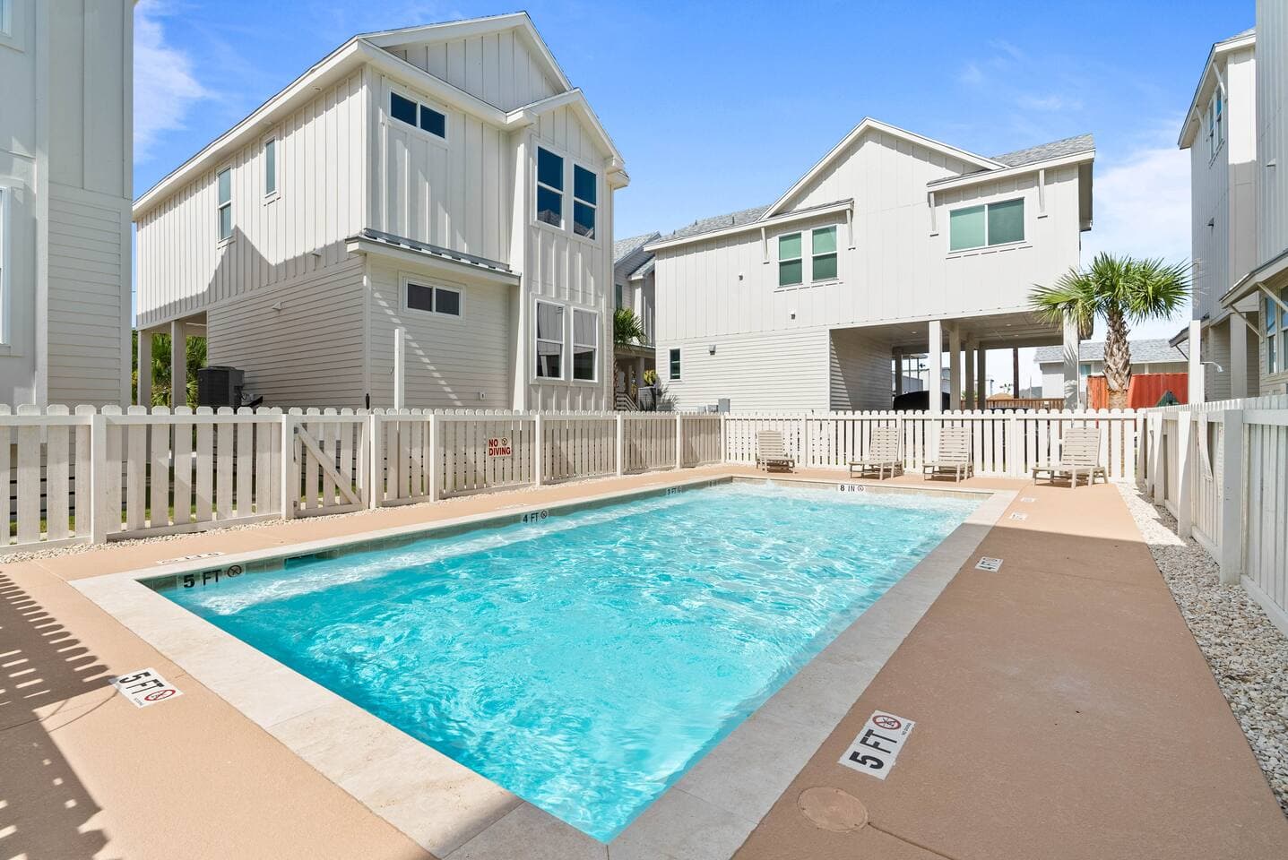 Another nice view of the sparkling shared pool, conveniently located just steps behind the house—perfect for cooling off after a day at the beach or around town.