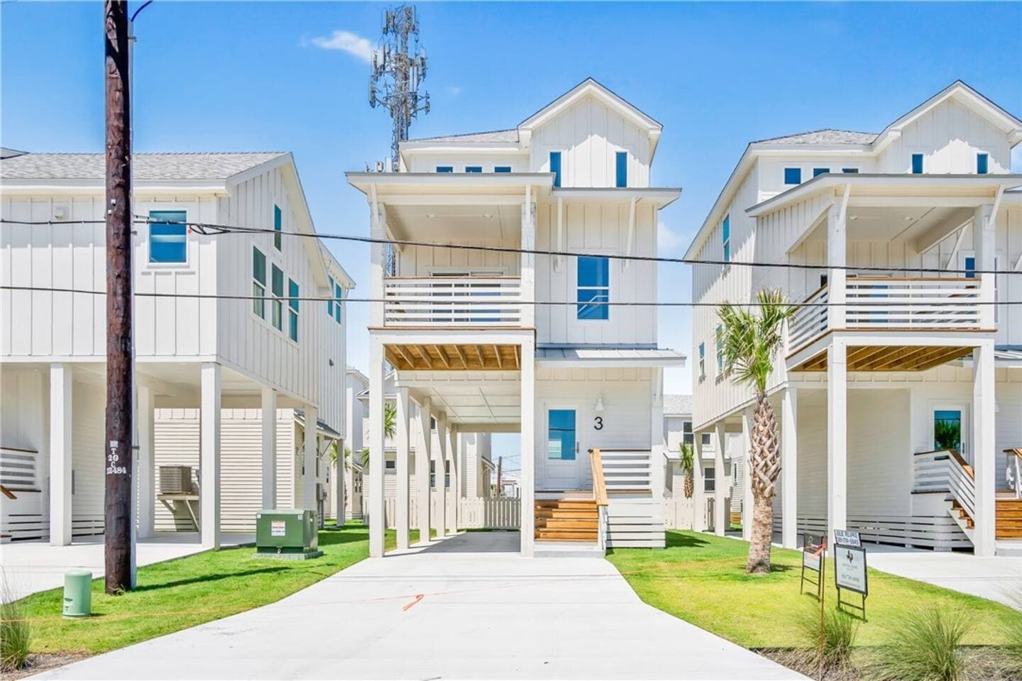 Modern coastal home with private parking, perfectly located near Old Town Port A.