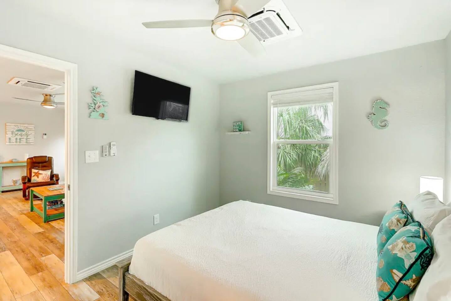 Tropical Oasis Cottage #2, Port Aransas, TX vacation rental photo 23